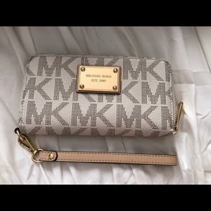 Micheal Kors Wallet/wristlet